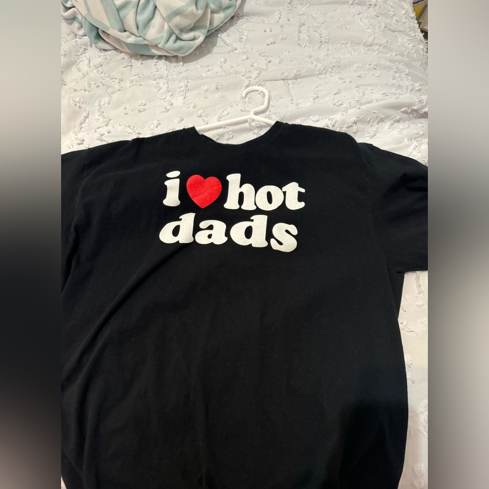 i love hot dads shirt !!!